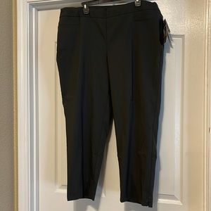 NWT Zac&Rachel woman capri size 18W
